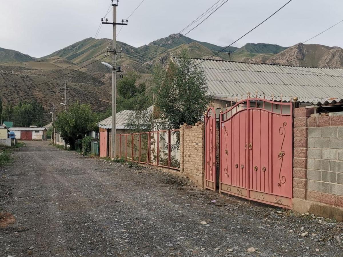 Naryn Guest House Экстерьер фото